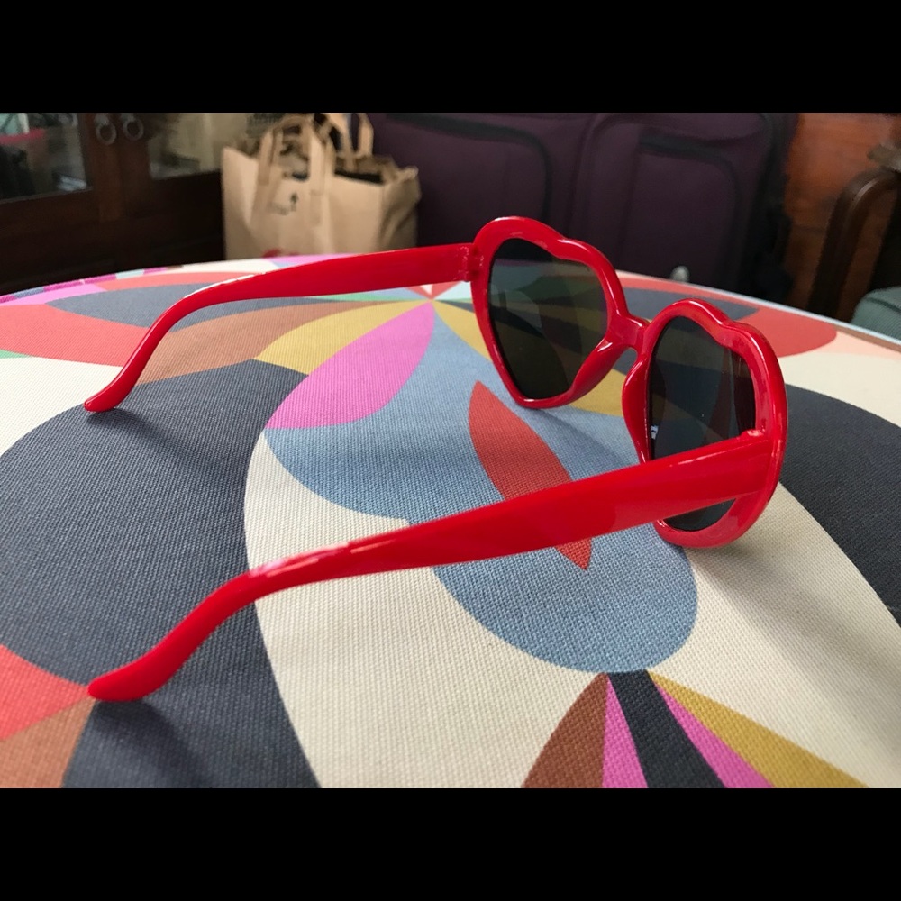 ❤️ shaped sunnies!! - Picture 6 of 7